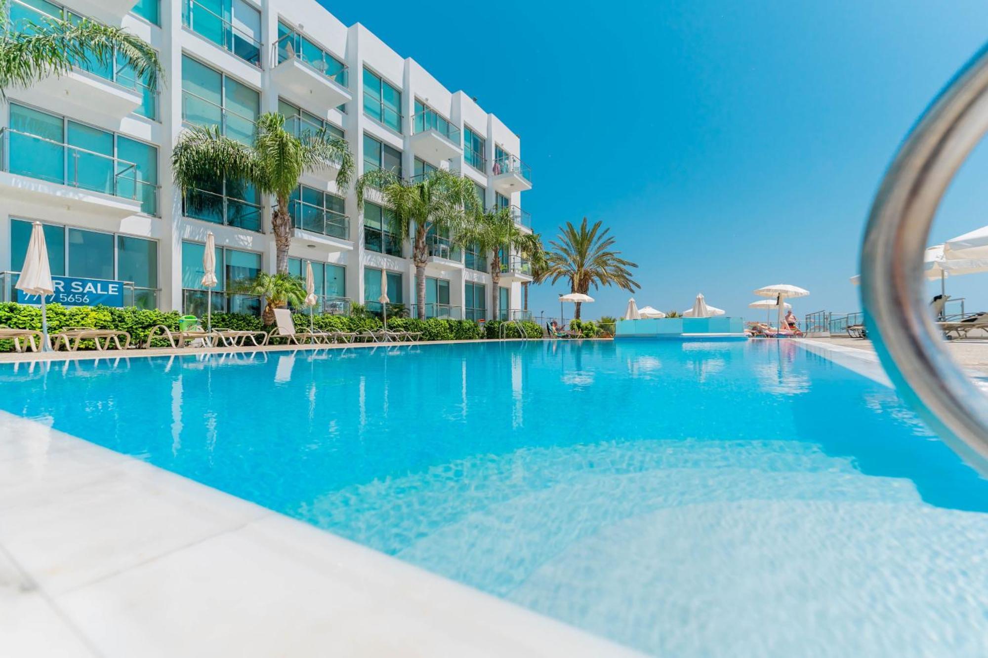 Diana - Coralli Beachfront Apartment Протарас Экстерьер фото
