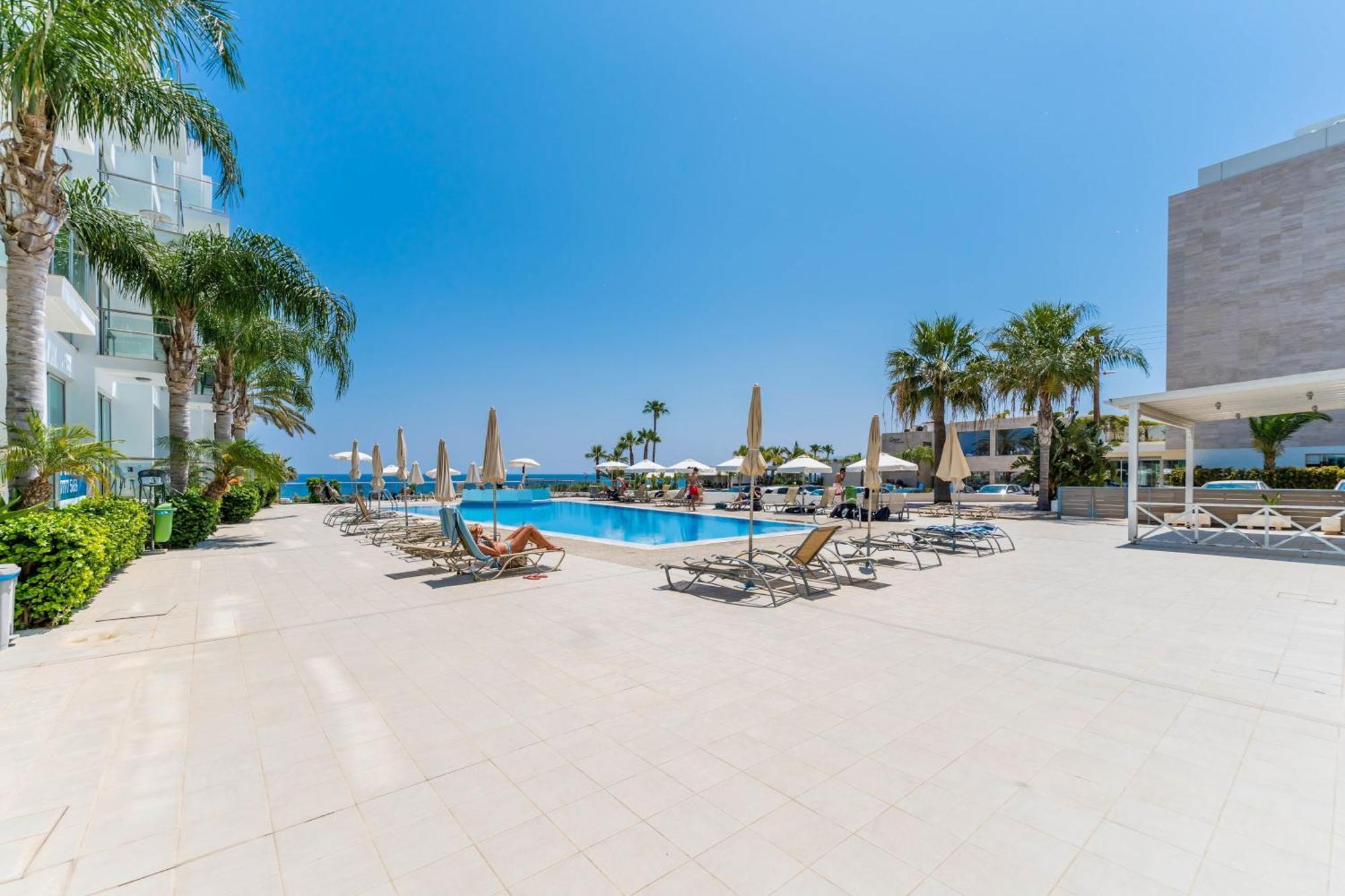 Diana - Coralli Beachfront Apartment Протарас Экстерьер фото